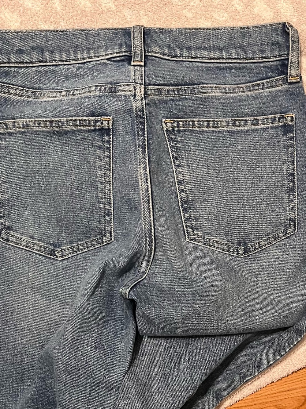 GAP Women's 90’s Straight High Rise Cuffed Jeans - Light/Medium Blue Wash 26/2 R - Picture 4 of 5